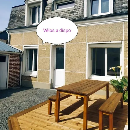 Le Nid Colas cour au sud vélos a dispo Fécamp Extérieur photo